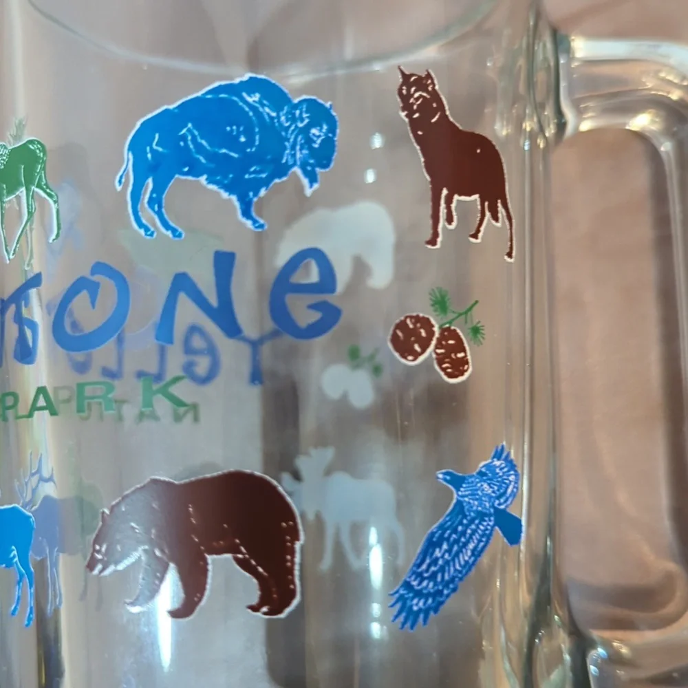 Yellowstone National Park glass mug glacier on bottom buffalo bear Made in USA